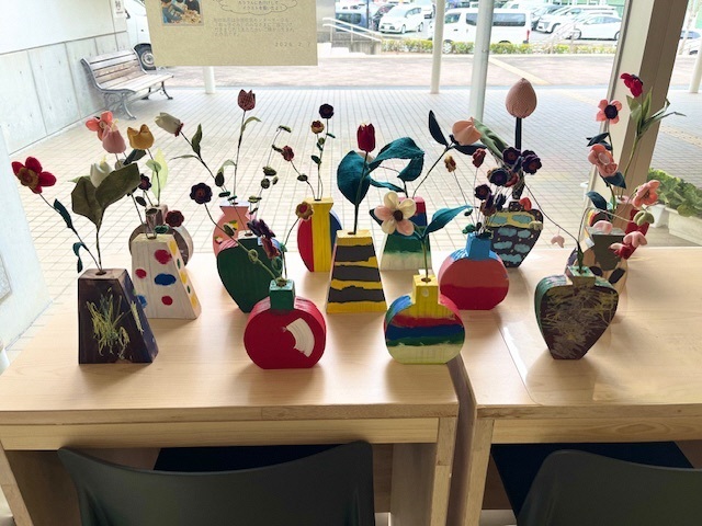 一輪挿しと布の花