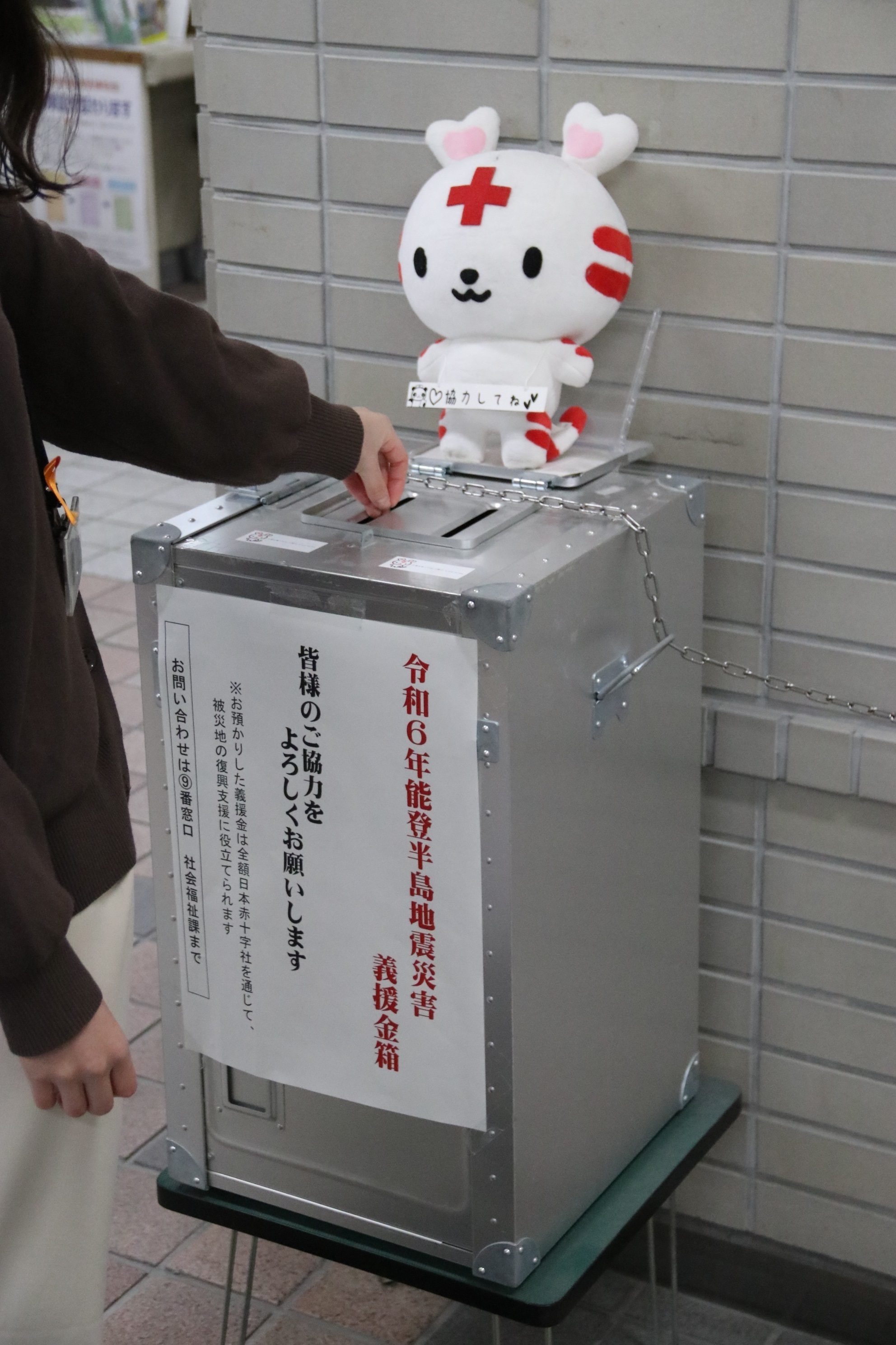 義援金箱の画像