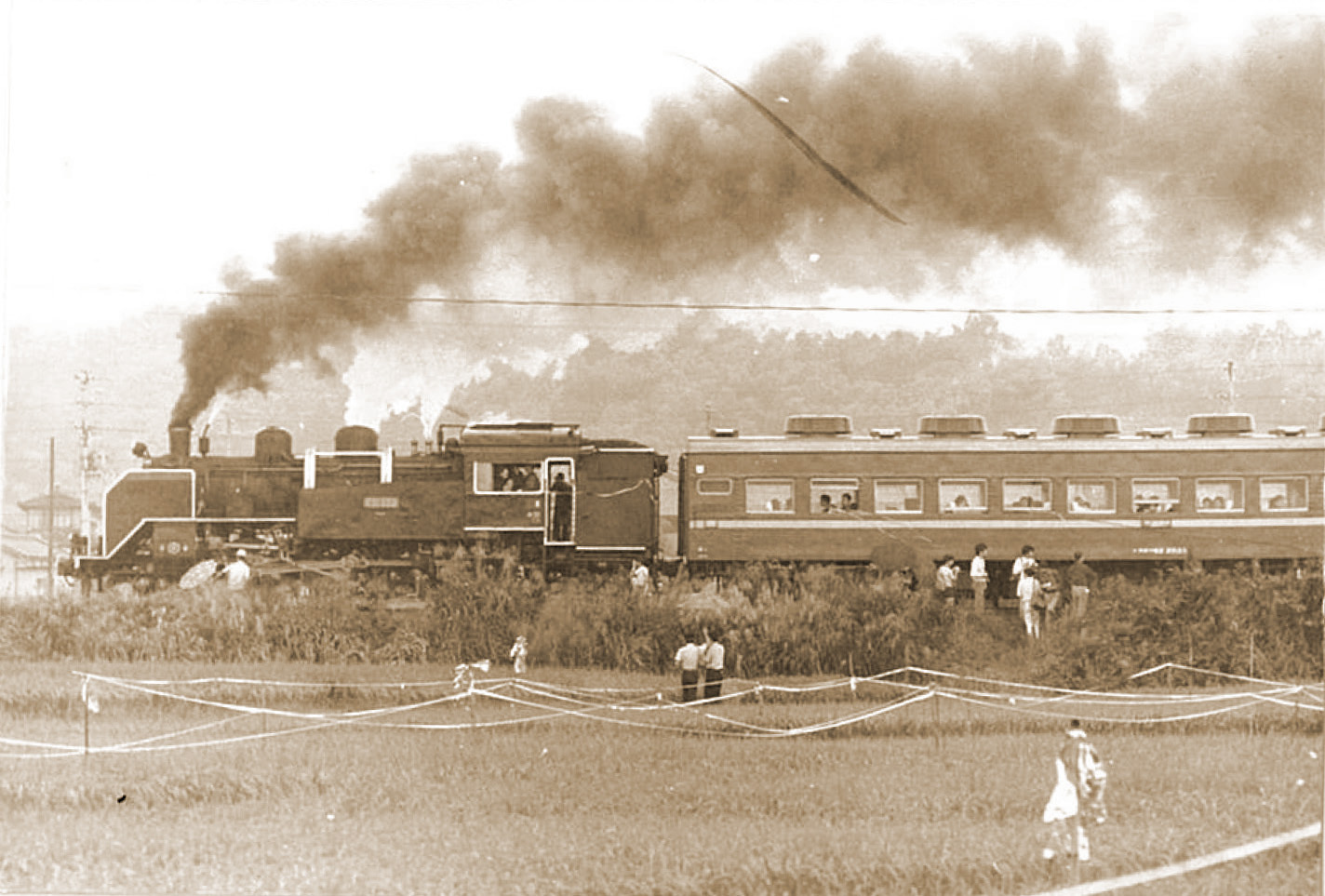 田辺小学校付近を走る最後のSL（現JR）の写真