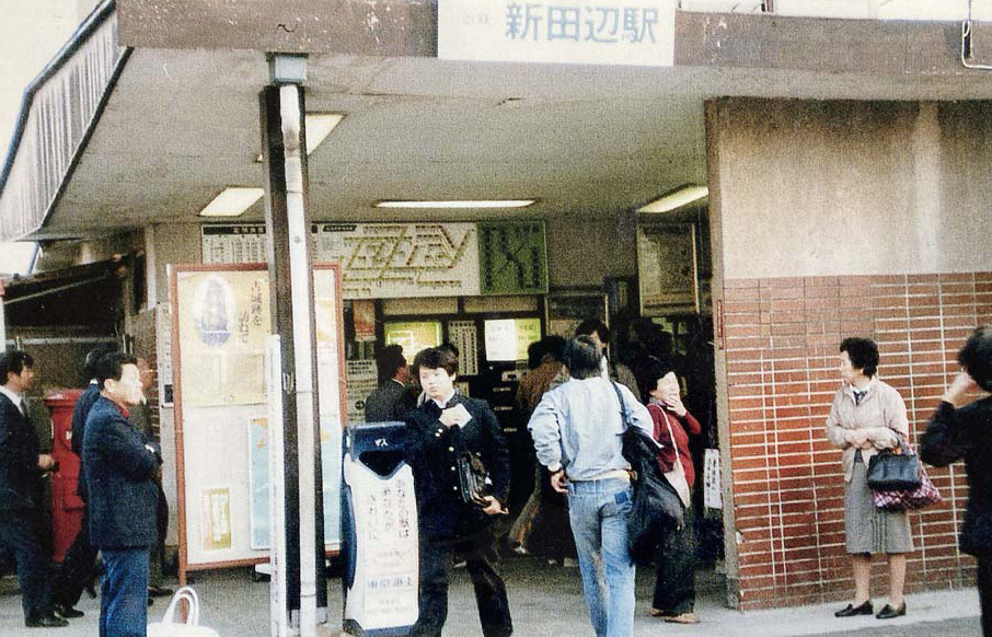 近鉄新田辺駅改札の写真